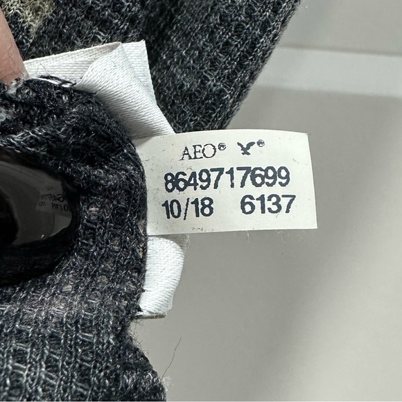 AEO Dark Blue Floral Short Sleeve Crop Top - Size Small - Picture 8 of 8